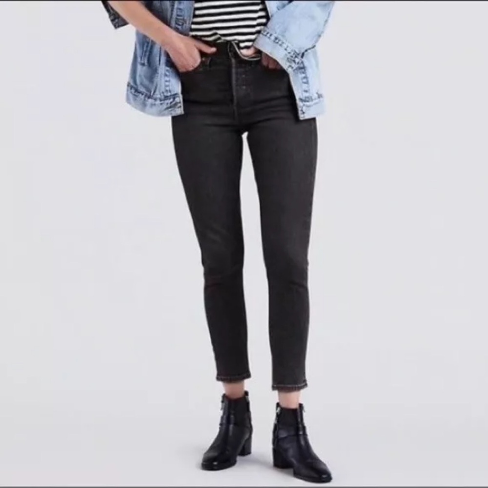 Levi's Wedgie Skinny Jeans 28 X 25 Black Light Wash  Button Fly Women's Denim